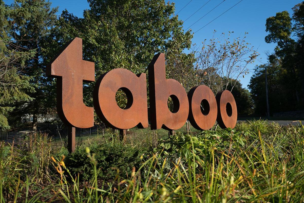 Hotel Taboo Muskoka Gravenhurst Exterior foto