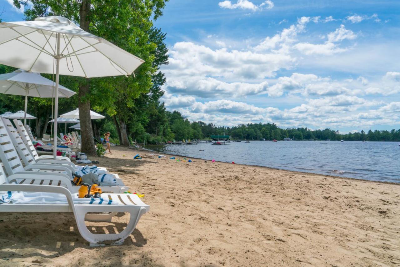Hotel Taboo Muskoka Gravenhurst Exterior foto